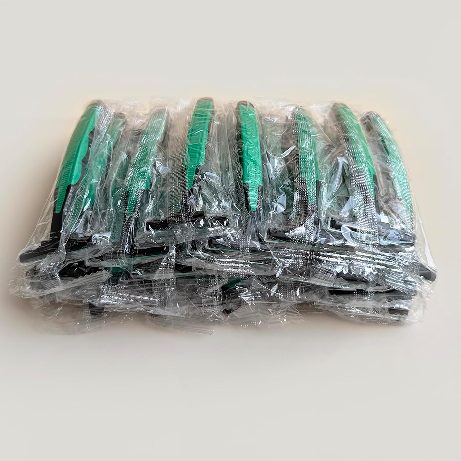 71441fF6IqL._SL1500_.jpg Individually packaged three-blade razor - Image 1